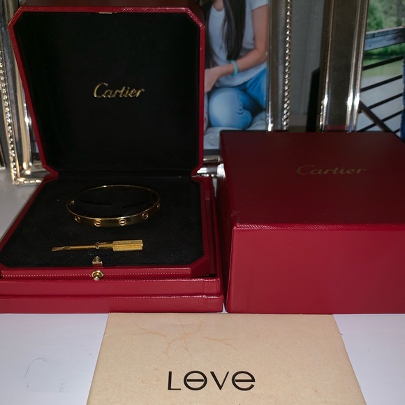 ** SOLD ** Authentic Cartier Love bracelet - Picture 3 of 5